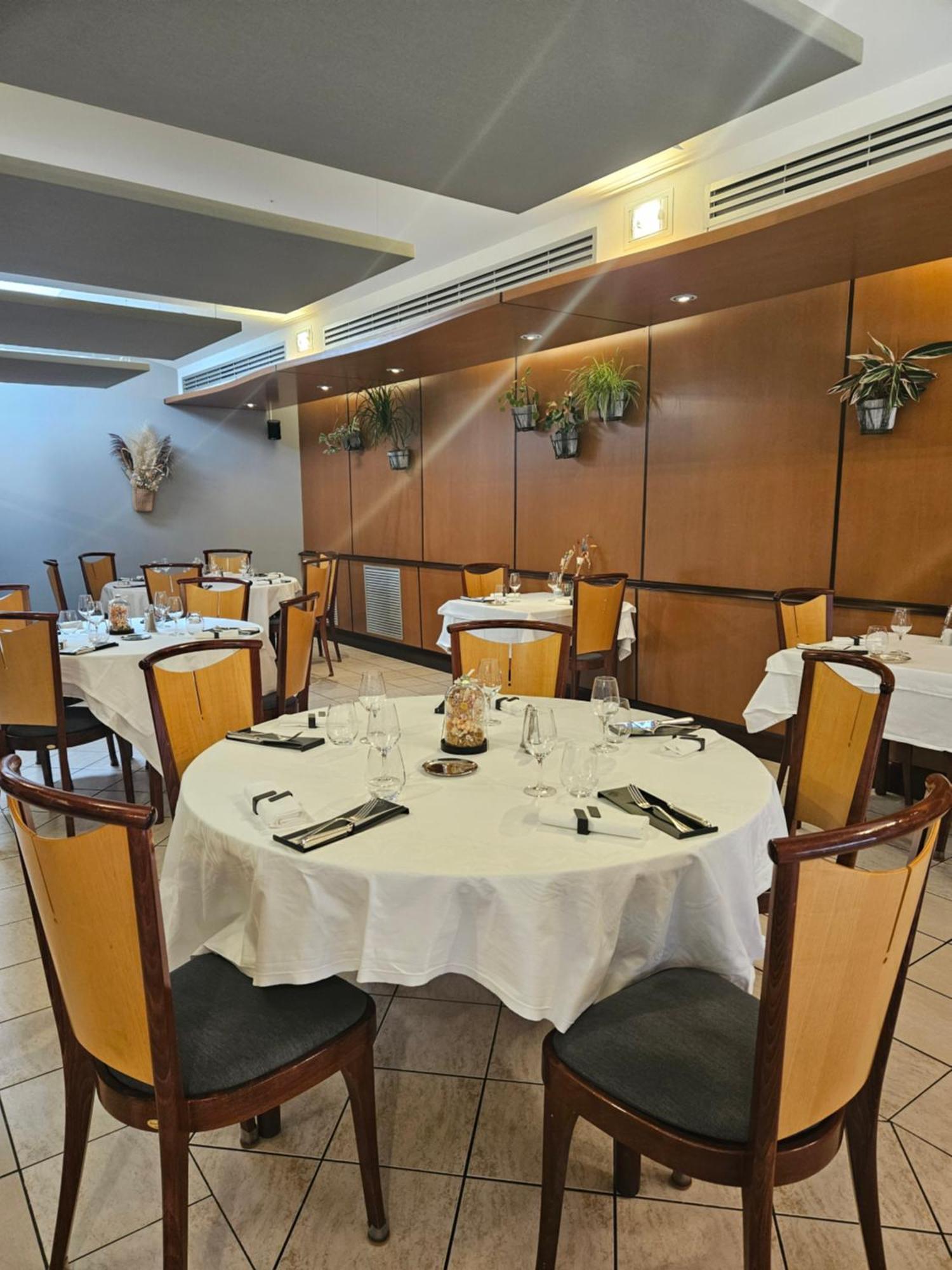 拉路特爱格特酒店 Bozouls 外观 照片